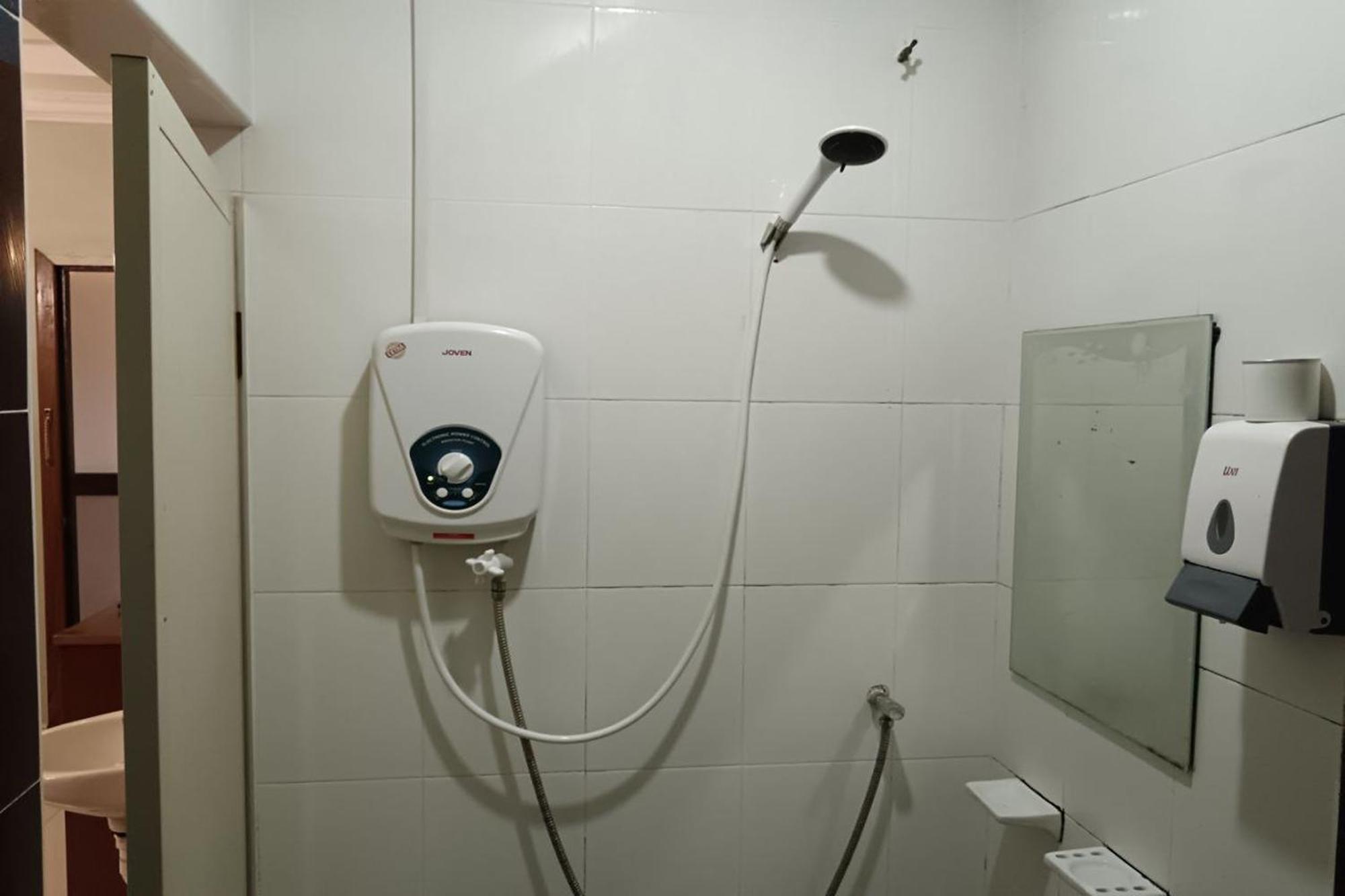 Oyo 89976 フィンズ ホテル アロースター エクステリア 写真